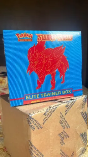 Pokémon (ING) Coleção Treinador Avançado - Espada e Escudo - Zamazenta