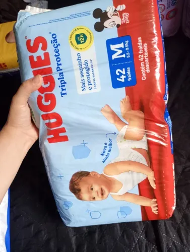 Fralda descartável huggies tripla proteção, M de 5 a 9,5 kg