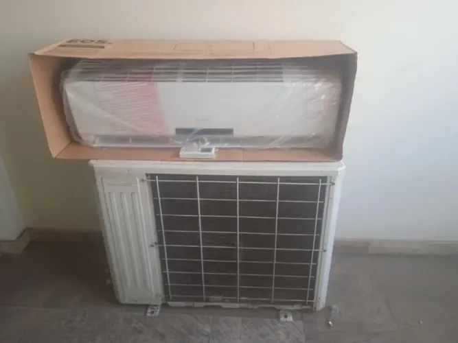 Vendo ar condicionado, split, 18000 BTUs, usado.