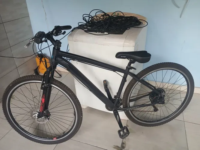 Está usada mais barato de 800 reais por 250 só pegar e andar