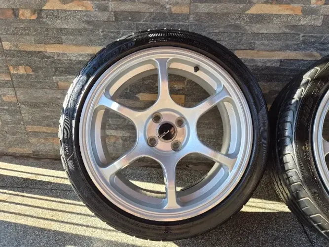 Rodas Advan Racing aro 17 4x100 + pneus