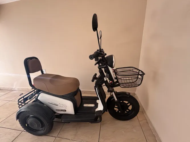 TRICICLO ELÉTRICO - NOVÍSSIMO, USADO APENAS 1 VEZ!