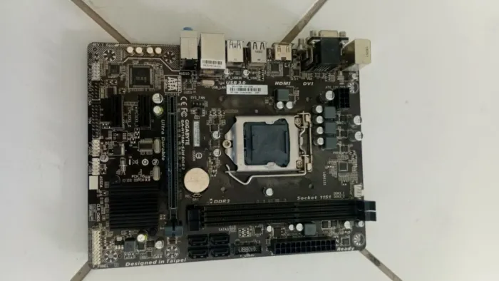 PLACA MAE 1151 DDR3 SEMI NOVA 