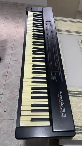 Teclado Controlador Roland / 76 Teclas Semi Pesadas / OPORTUNIDADE