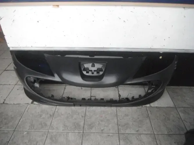 Para-choque Dianteiro Peugeot 207 2010 2011 À 2014 01082210 Preto