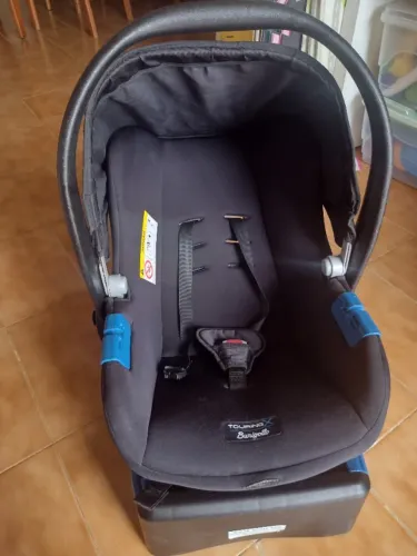 Bebê Conforto Touring X com base para carro