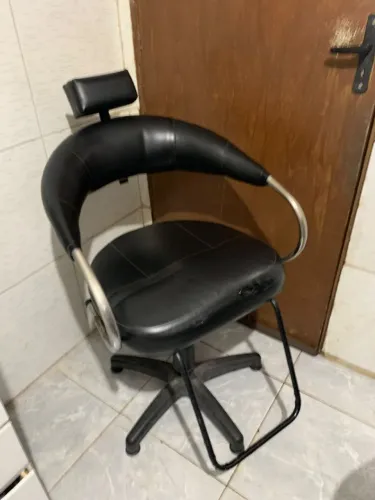 Cadeira de barbeiro em ótimo estado