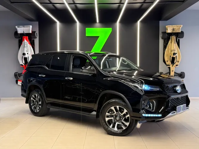Toyota Hilux SW4 SRX Plat. 4X4 2.8 TB Die. Aut. 2024