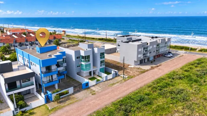 Apartamento mobiliado com 100m² 03 quartos à 90 metros da praia em Itapoá SC!