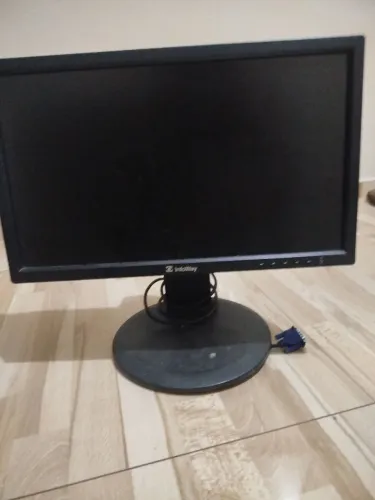 Monitor infoway 19 polegadas funcionando perfeitamente e acompanha adaptador HDMI 