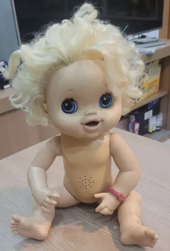 Boneca Usada Baby Alice Cachinho (Nao funciona) Produto pra restaura ou retirar peça. 