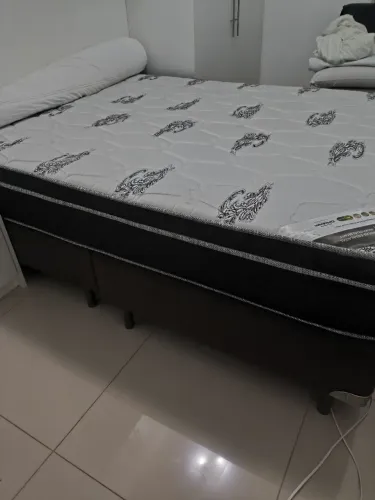 Vendo uma cama box novinha 1 ano de uso Ortobom R$1.400