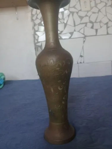 Vaso indiano antigo feito de bronze