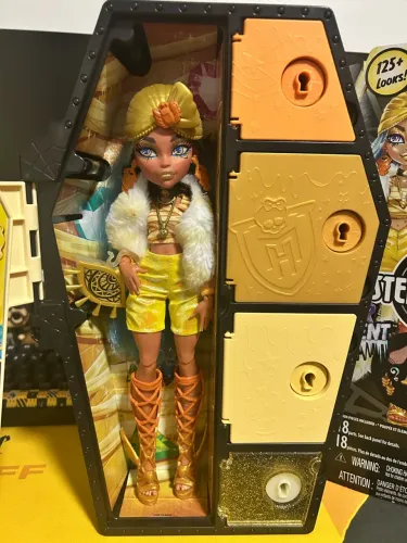 MONSTERS HIGH Cleo de Nile FEARE IDESCENT