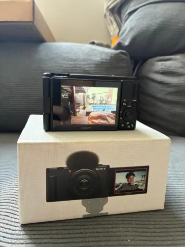 Câmera Sony ZV-1F impecável + SD 128GB Extreme Pro + carregador externo - com nota fiscal