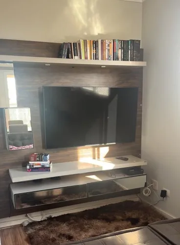 Rack/Painel para sala com 4 gavetas espelhadas