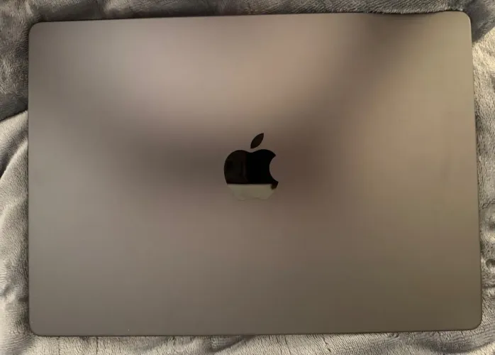 MacBook Pro M5 Max 128gb ram 4tb SSD Midnight