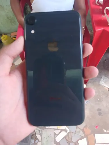 iPhone XR com a câmera de trás meia ruim 