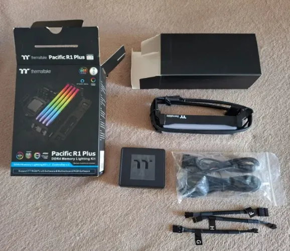 Kit de Iluminação RGB de Memória DDR4 Thermaltake Pacific R1 Plus para suas memórias.