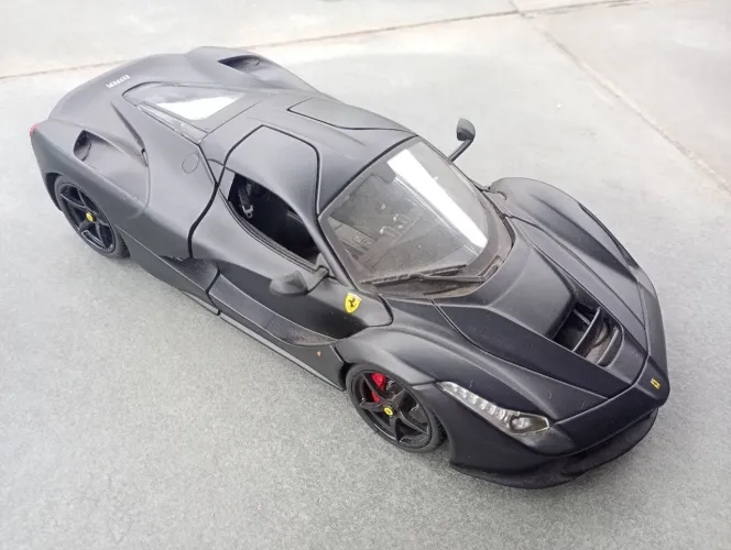 Ferrari LaFerrari preto fosco - Burago - 1:18