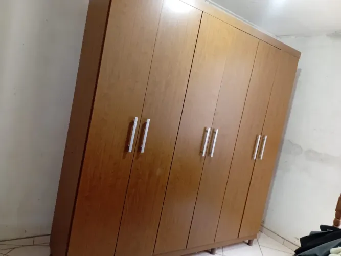 Guarda roupa 6 portas