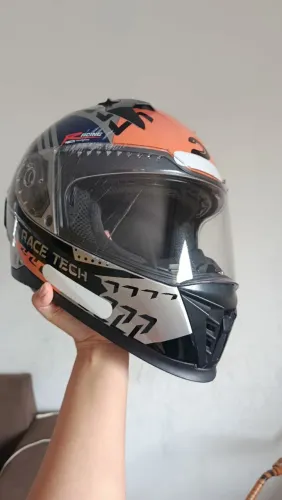 Capacete semi-novo