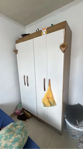Guarda-roupa solteiro em ótimo estado 