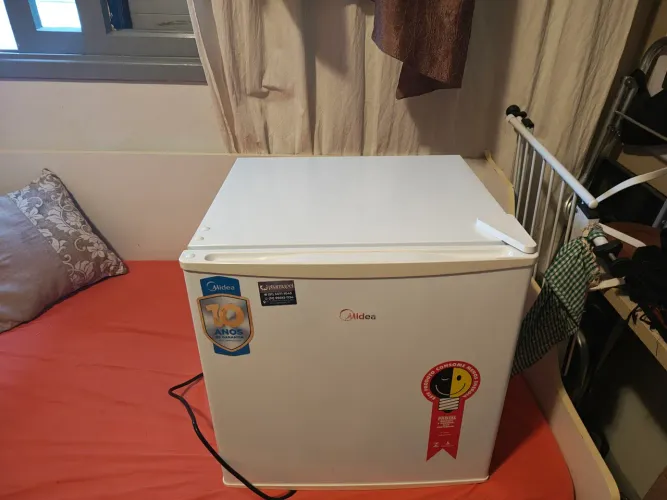 Vendo frigobar 220v .Novo