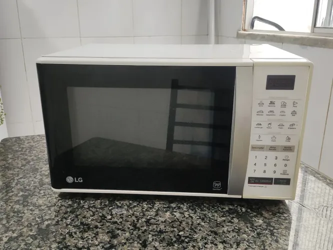 Micro-ondas LG 23L MS2355R Easy Clean - Usado