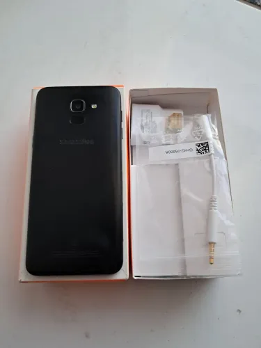 Smartphone Samsung Galaxy J6 com tv digital