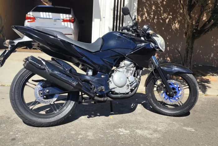 Moto fazer 250 ano 2012 preta