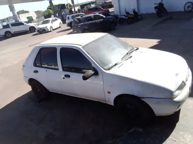 Fiesta para arrumar ou tirar peças