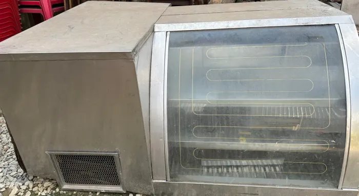 Balcão expositor refrigerado todo em inox ideal para expor e conservar carnes, frios etc.