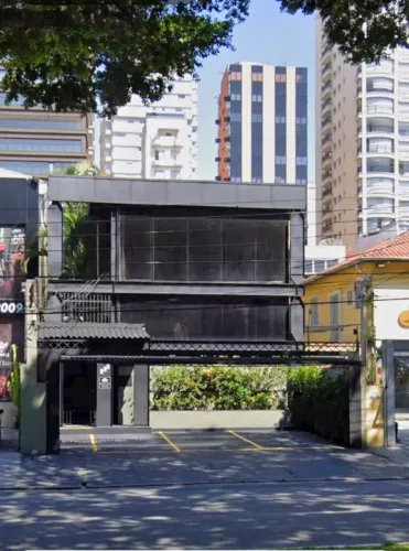 Casa comercial na Avenida Pacaembu, 805 500 m²