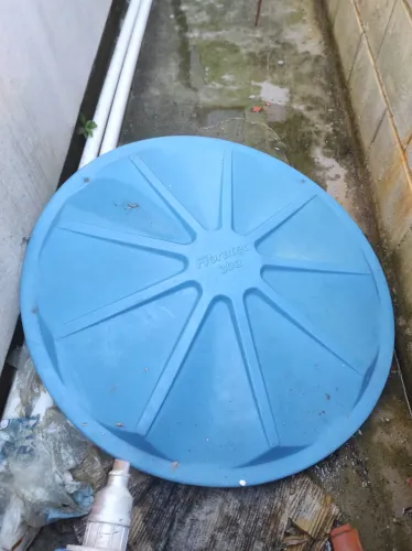 Vende se caixa da água 300l