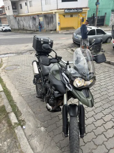 Moto nova linda impecável super cuidada com manutenção em dias 