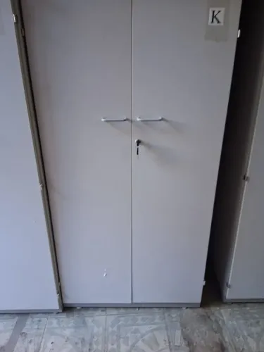 Armário alto excelente