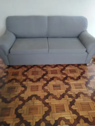 Vende sofá tres lugares novo