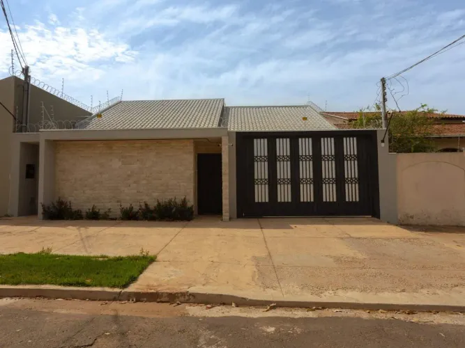 Casa térrea de alto padrão no Santa Fé