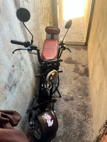 Nova bem cuidado , não tem nem 1 ano de uso