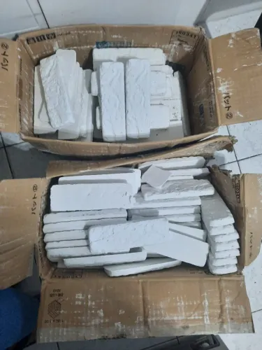 2 caixas de tijolinho de gesso