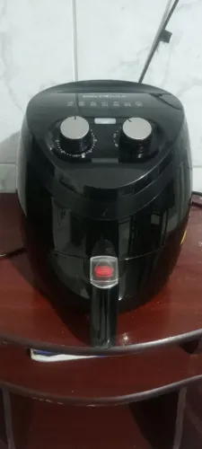 Fritadeira Airfryer Bfr25p 4 litros Britânia em perfeito estado
