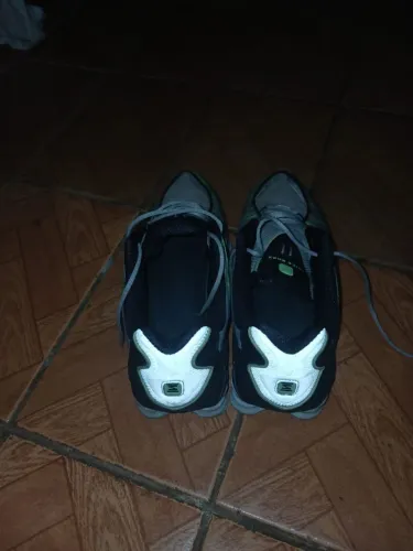 Vendo tênis original da Nike. Semi-novo. Usado poucas vezes.