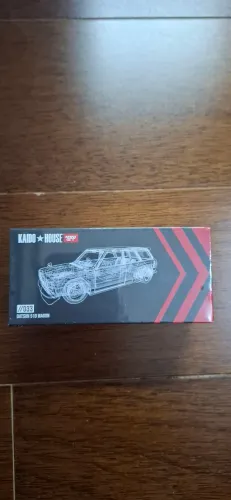 Mini gt Kaido house datsun wagon Advan
