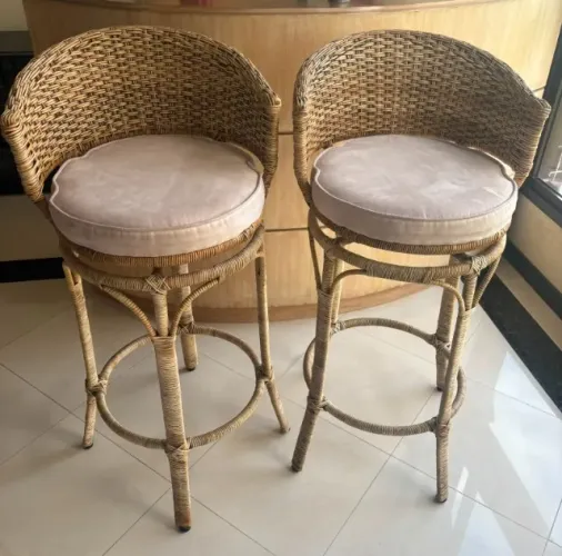 Banquetas giratórias em rattan