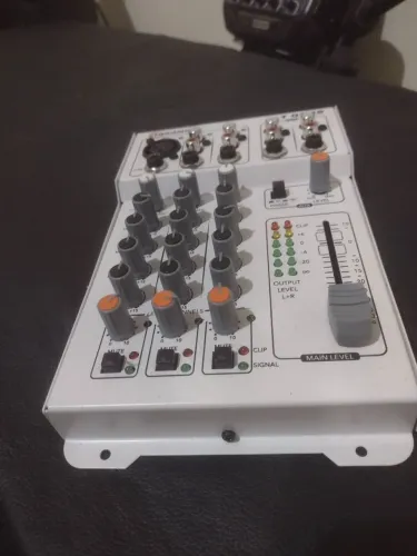 Mesa de Som Taramps T0302 - novíssima