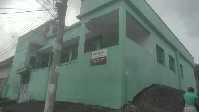 Imóvel Comercial para Venda em Queimados, Paraiso, 1 dormitório, 2 banheiros