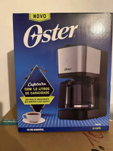Cafeteira Oster 1.2 litros de capacidade Inox e preta