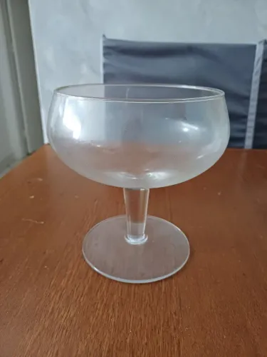 Taça de vidro pequena