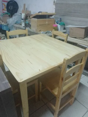 Mesa 95x90 de madeira pinus c/4 cadeiras